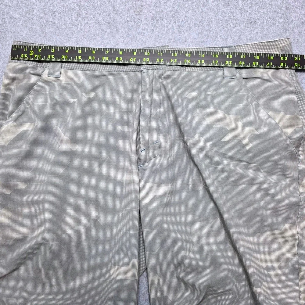 Oakley Golf Shorts Mens Size 40 Grey Digital Camo Flat Front Performance Casual - Picture 11 of 14